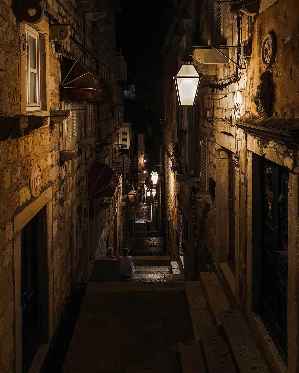 dubrovnik instagrammable streets at night