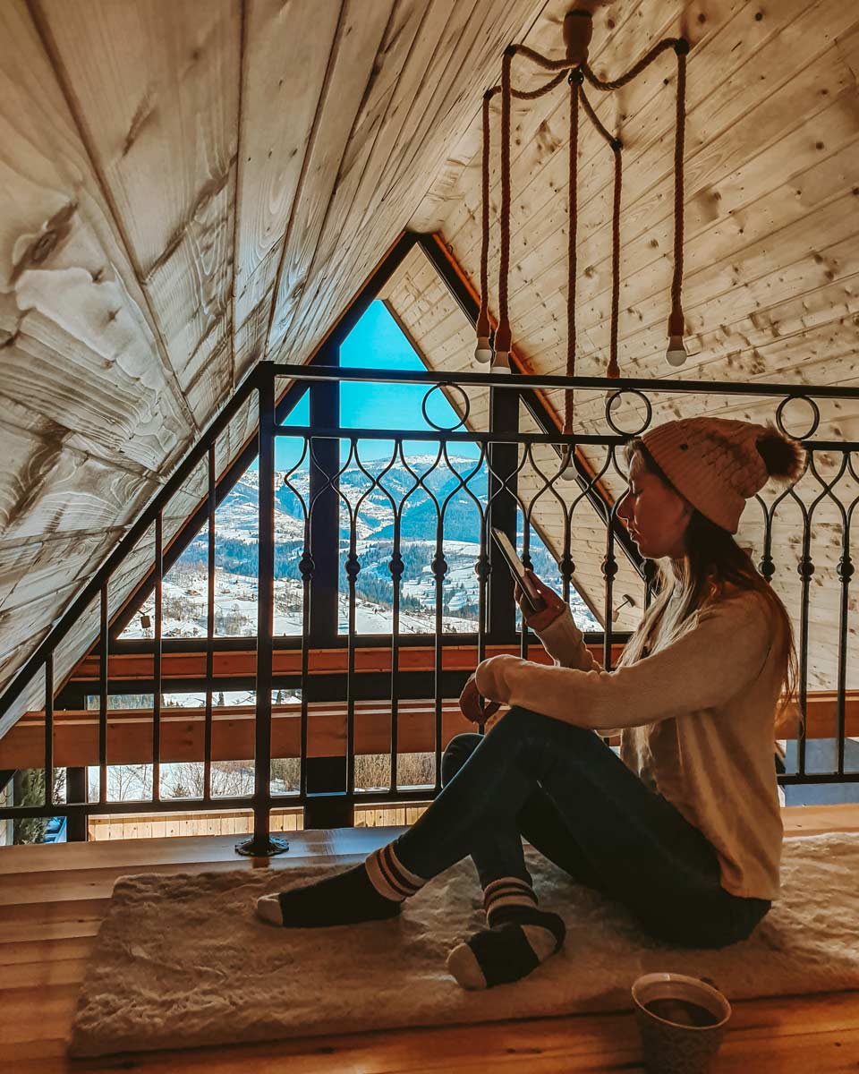 La noi la munte A-frame cabin, Romania