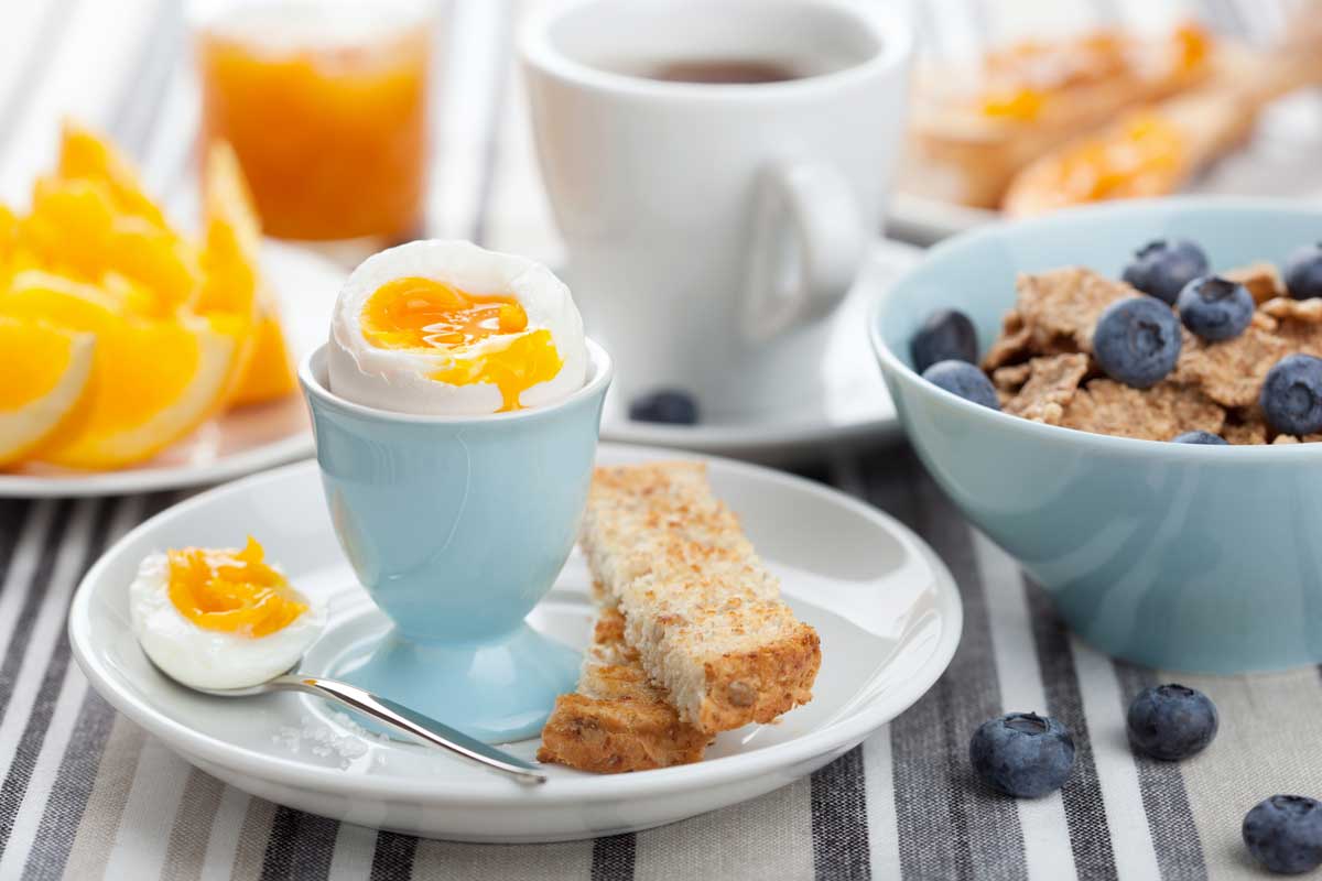 easy travel breakfast ideas: boiled eggs