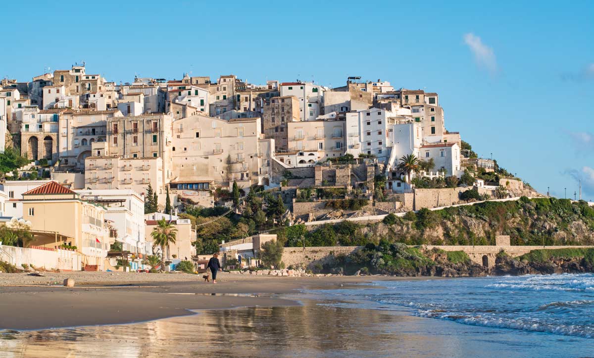 beautiful coastal Italian towns: Sperlonga Italy