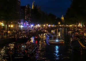 evening canal cruise amsterdam