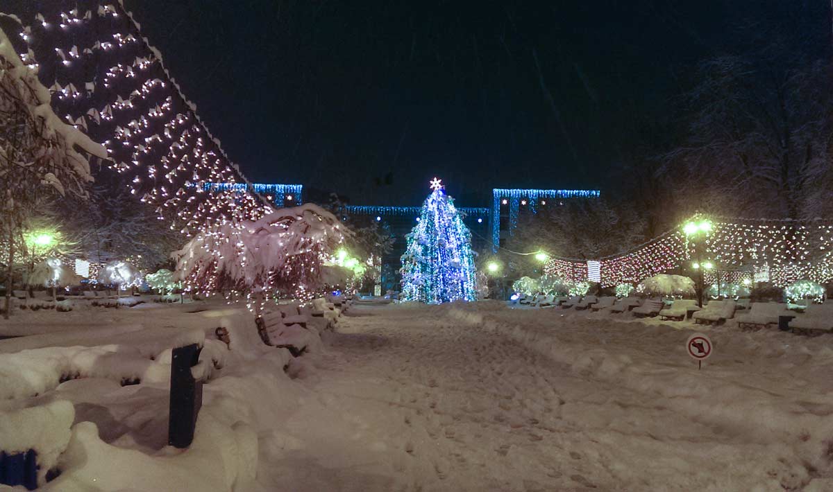 Park under snow in Bucharest