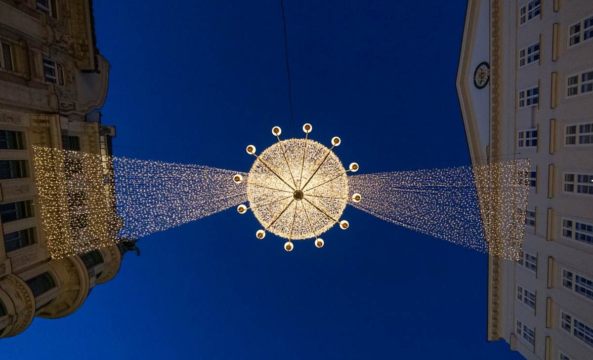 chandelier seen from below (Graben, Vienna)