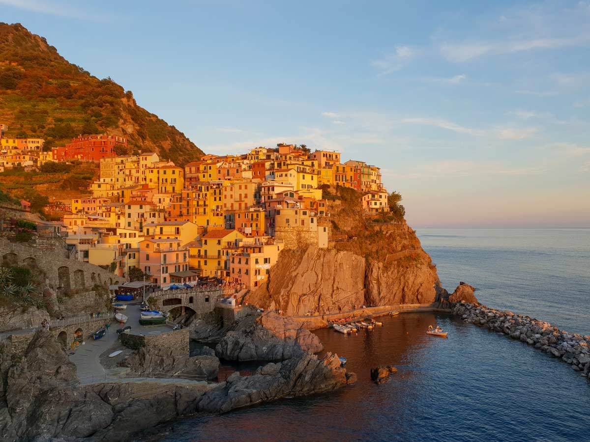 The iconic view of Manarola at the scenic viewpoint (sunset)